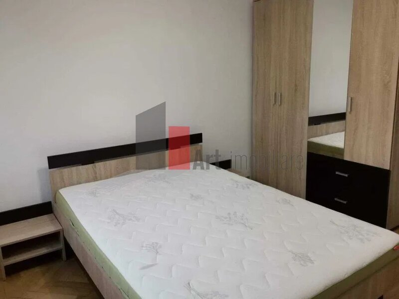 1 Mai Apartament cu 2 camere de vanzare zona Grivitei/ Chibrit